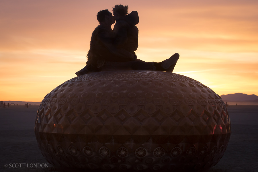 Two lovers atop Mars Molecule at Burning Man 2015. (Photo by Scott London)