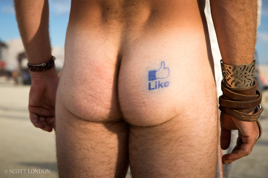 Thumbs up for naked butts. What's not to like? (Photo by Scott London)