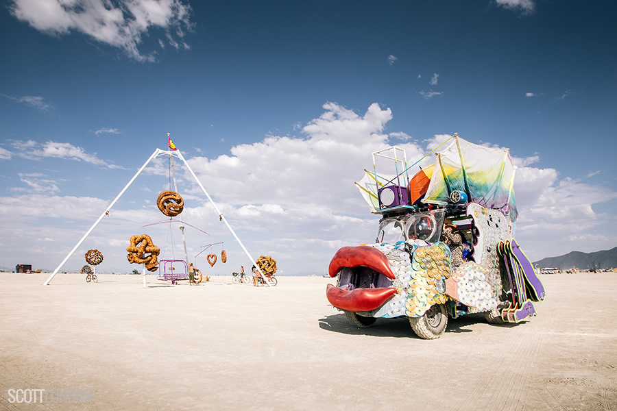 The Kissyfish art car at Burning Man 2017. (Photo by Scott London)