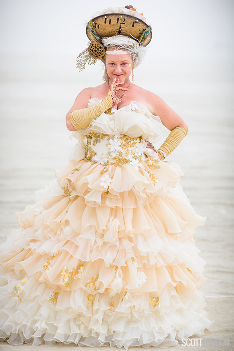 A beautiful bride at Burning Man 2017. (Photo by Scott London)