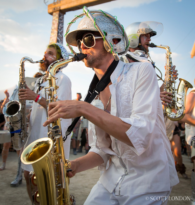LoveBomb Go-Go at Burning Man 2014 - Photo by Scott London