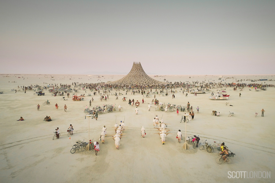 The Lamplighters' procession and the Galaxia temple at Burning Man 2018